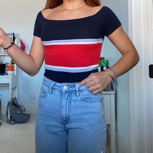 Berksha Off-Shoulder Crop Top 💈